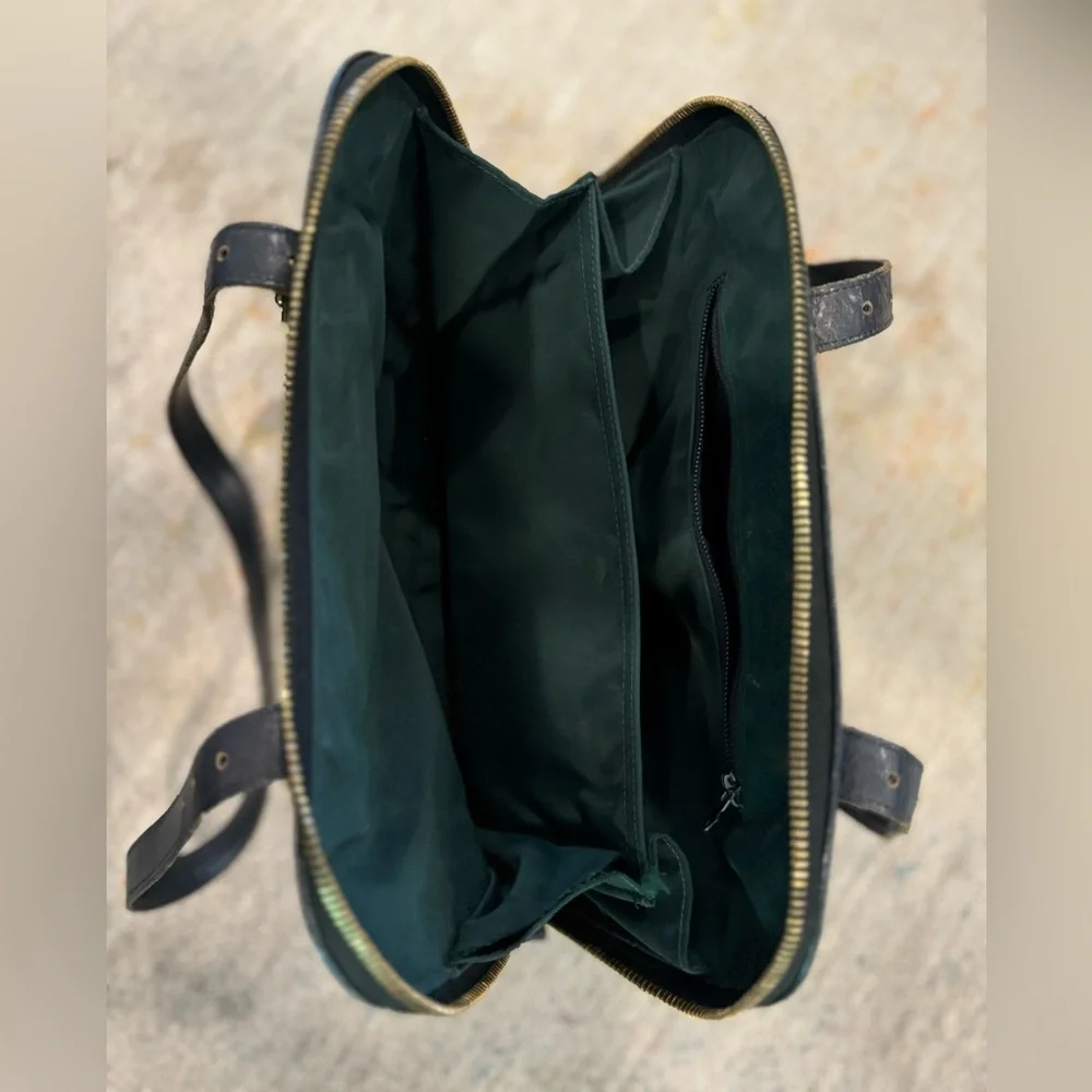 Vintage Dooney and Bourke Pebbled Navy Purse - Picture 4 of 4